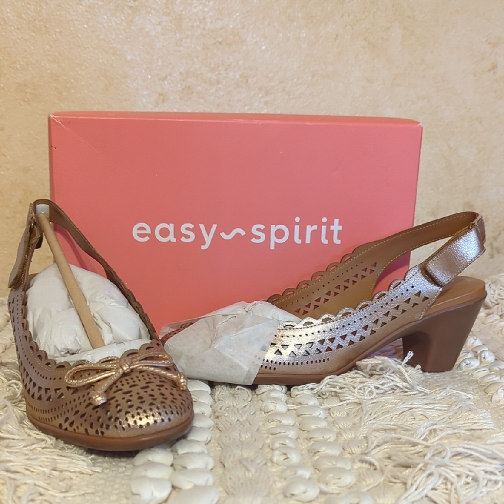 Easy Spirit NIB Rose Gold Metallic 7